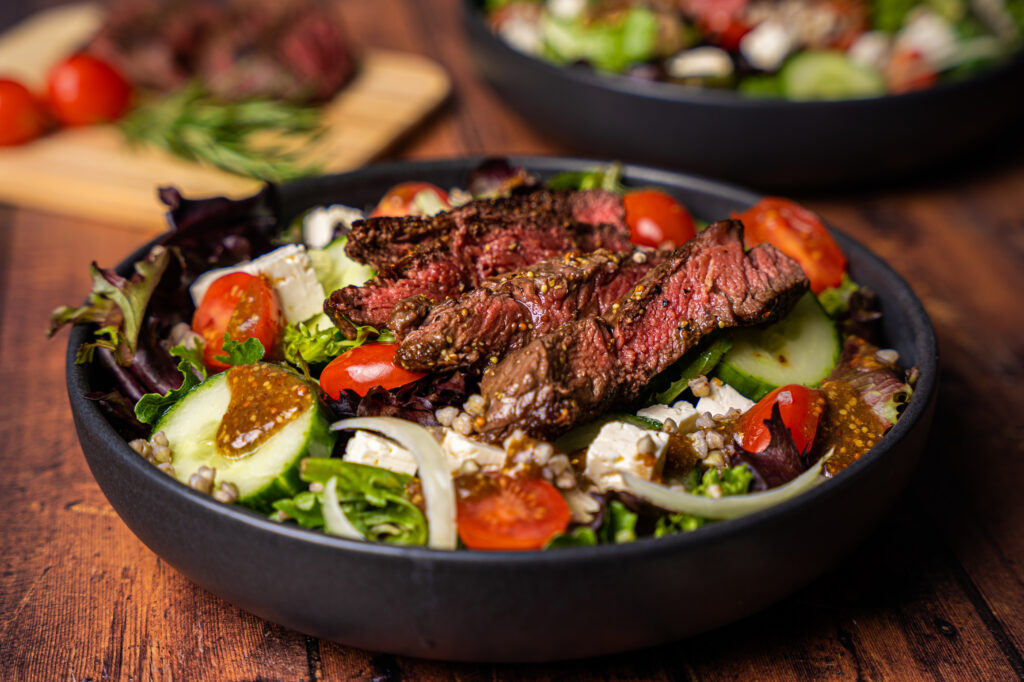 Bild des Artikels „Klobiger Bison-Steak-Salat“.