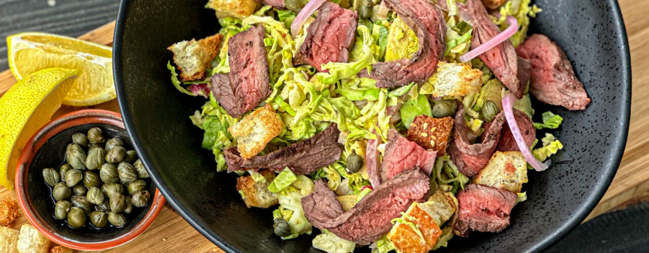 Grillet bison og rosenkål Caesar Salat artikelbillede