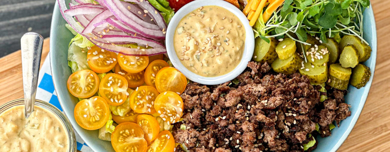 Artikelbild för Bison Cheeseburger Salad Bowl